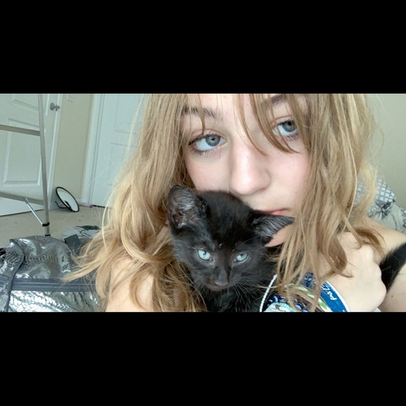 Meet your Posher, Olivia - Picture 1 of 1